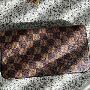 Louis Vuitton Pochette